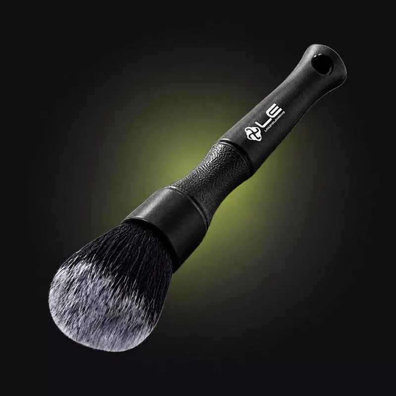 Liquid Elements Black & White Ultra Soft detailing ecset – S